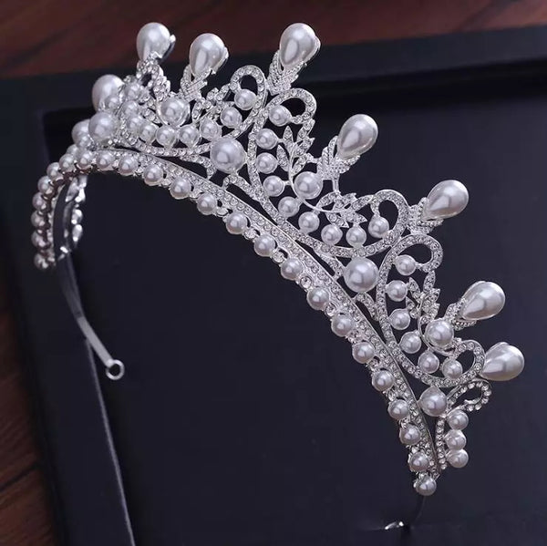 Isolde Pearl Crown